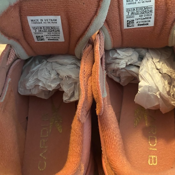 Reebok - Picture 2 of 3